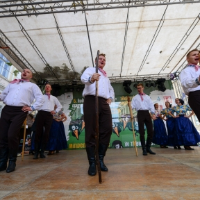 Néptánc a Farkas utcában