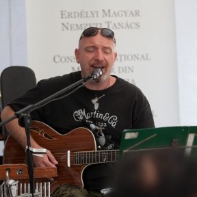 Többnyelvű gitárest Miklós Gyurival és Filip Dan Roberttel